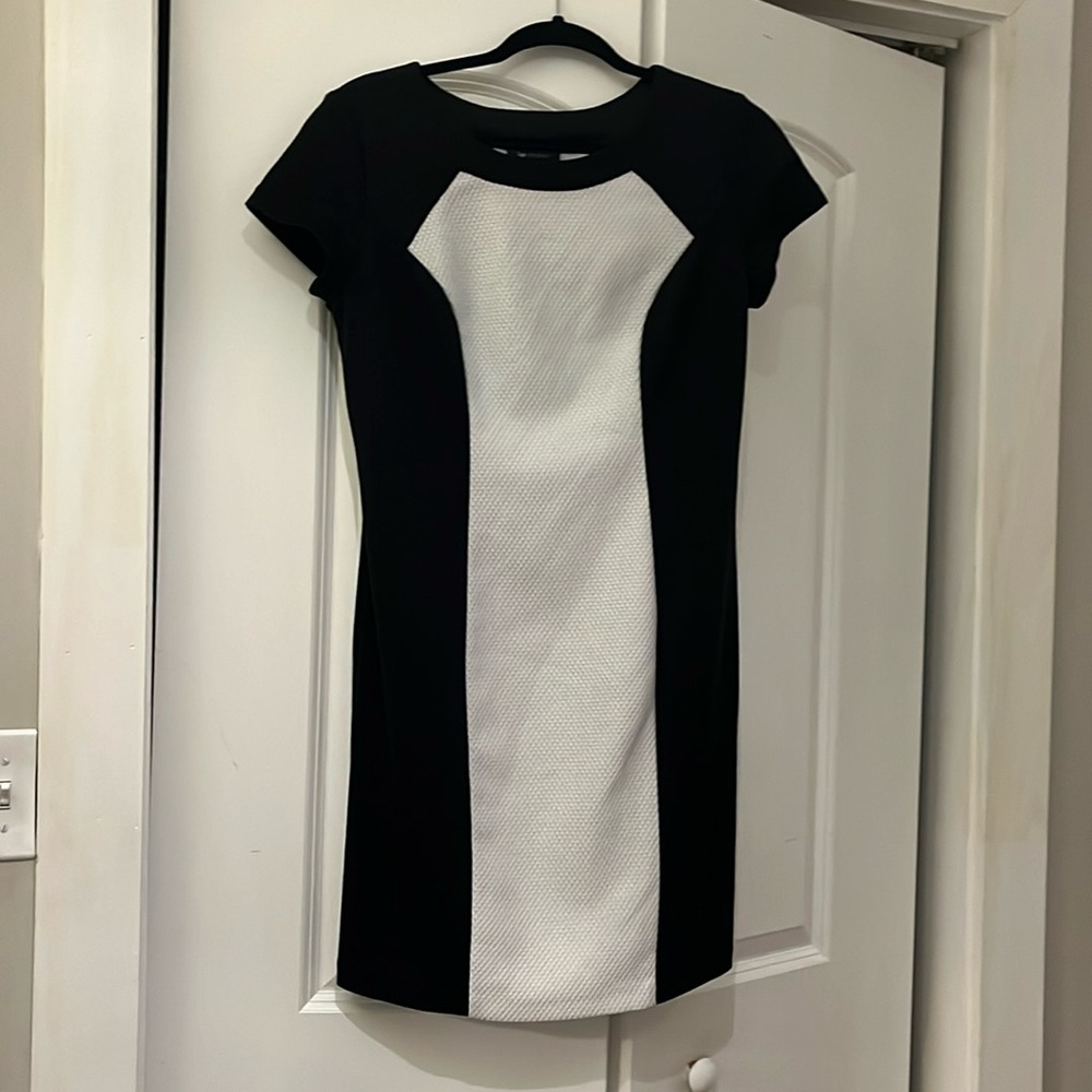 Black and white short sleeve dress
